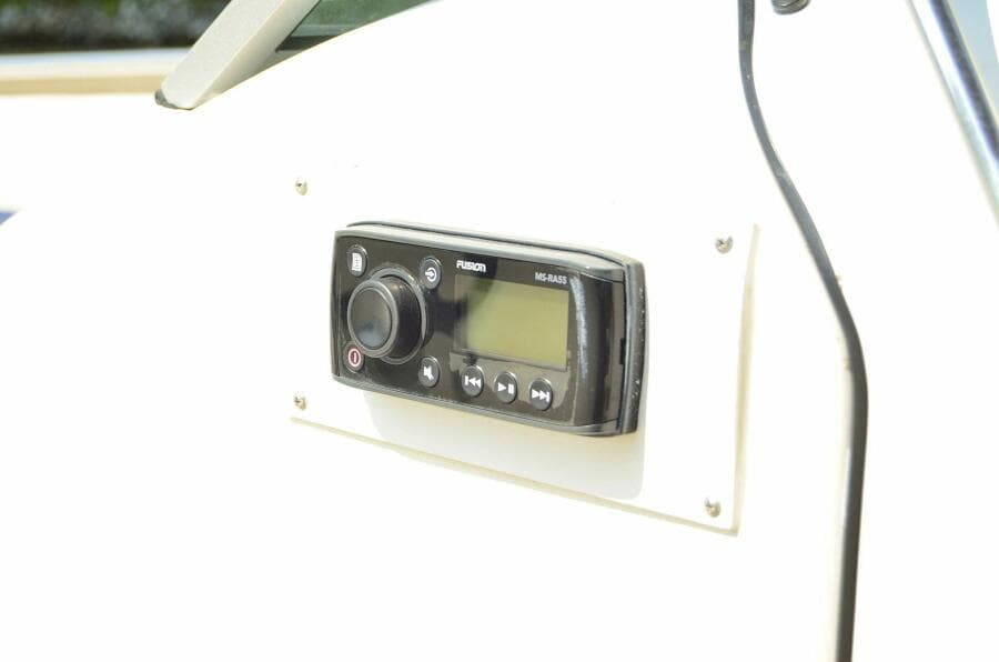 2011 Hurricane SunDeck 217 OB