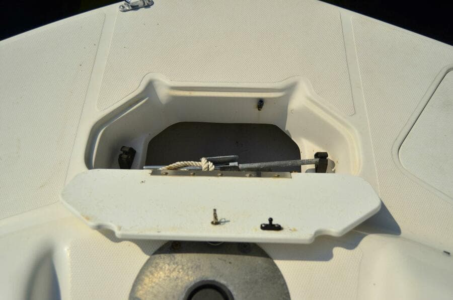 2011 Hurricane SunDeck 217 OB