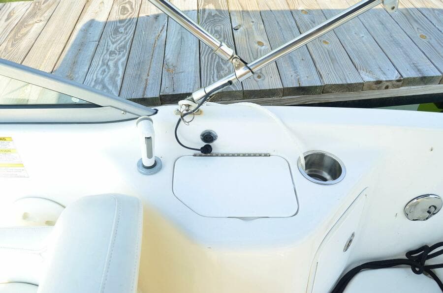 2011 Hurricane SunDeck 217 OB