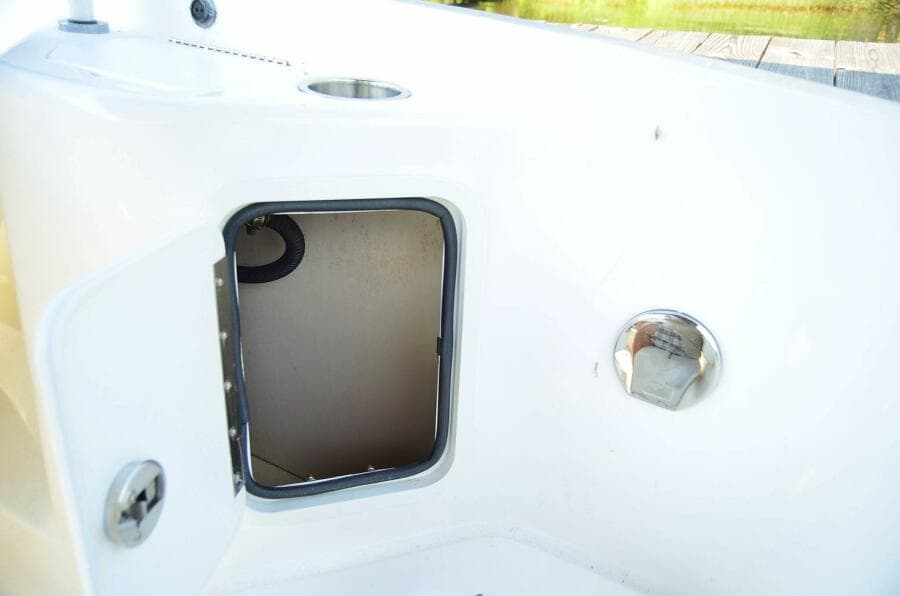 2011 Hurricane SunDeck 217 OB