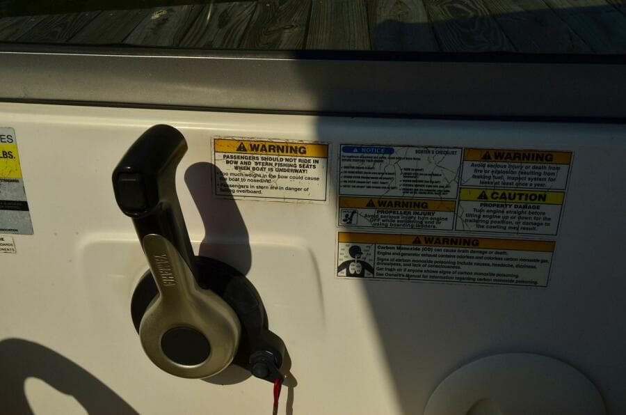 2011 Hurricane SunDeck 217 OB