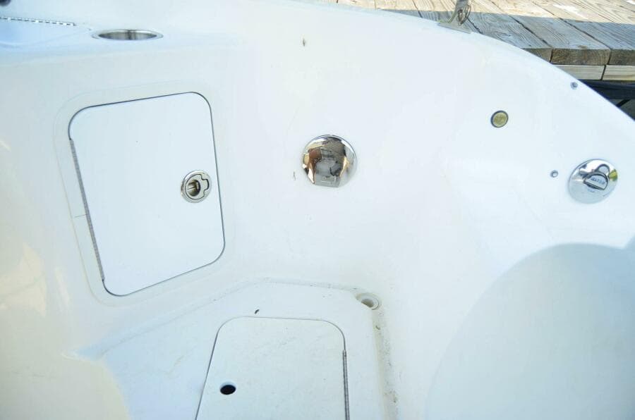 2011 Hurricane SunDeck 217 OB