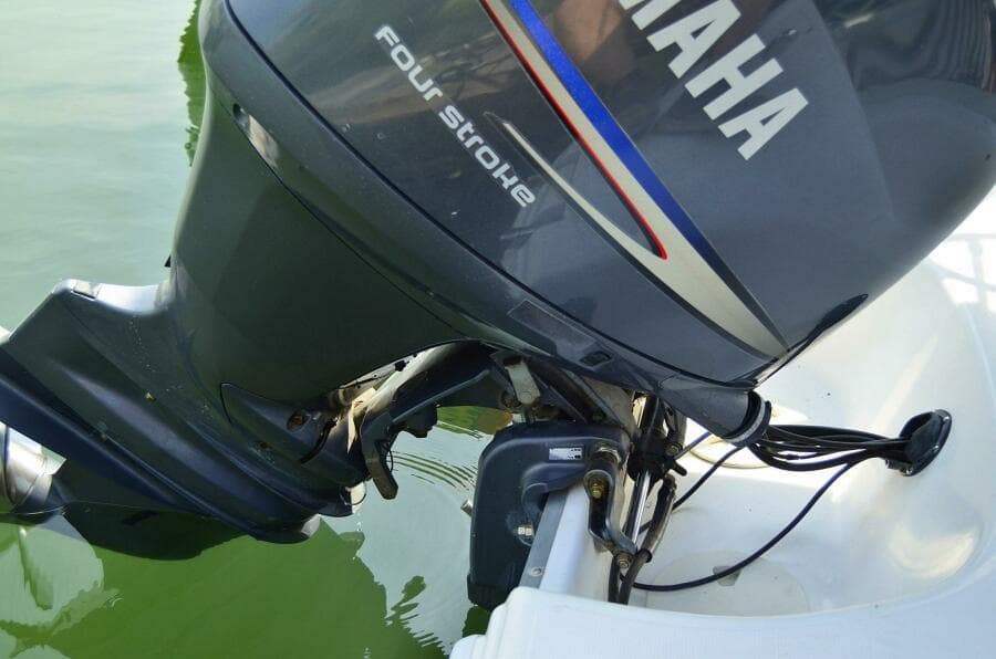 2011 Hurricane SunDeck 217 OB