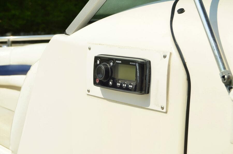 2011 Hurricane SunDeck 217 OB