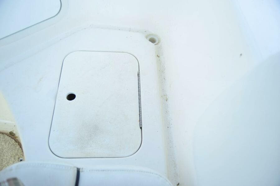 2011 Hurricane SunDeck 217 OB