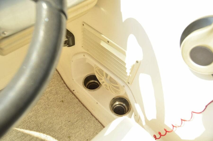 2011 Hurricane SunDeck 217 OB