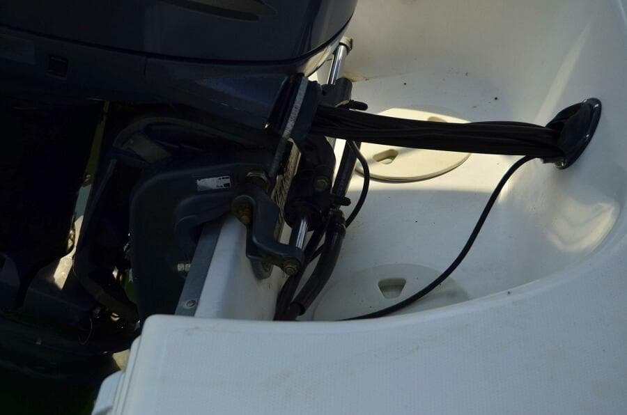 2011 Hurricane SunDeck 217 OB