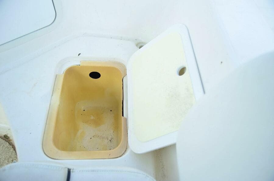 2011 Hurricane SunDeck 217 OB