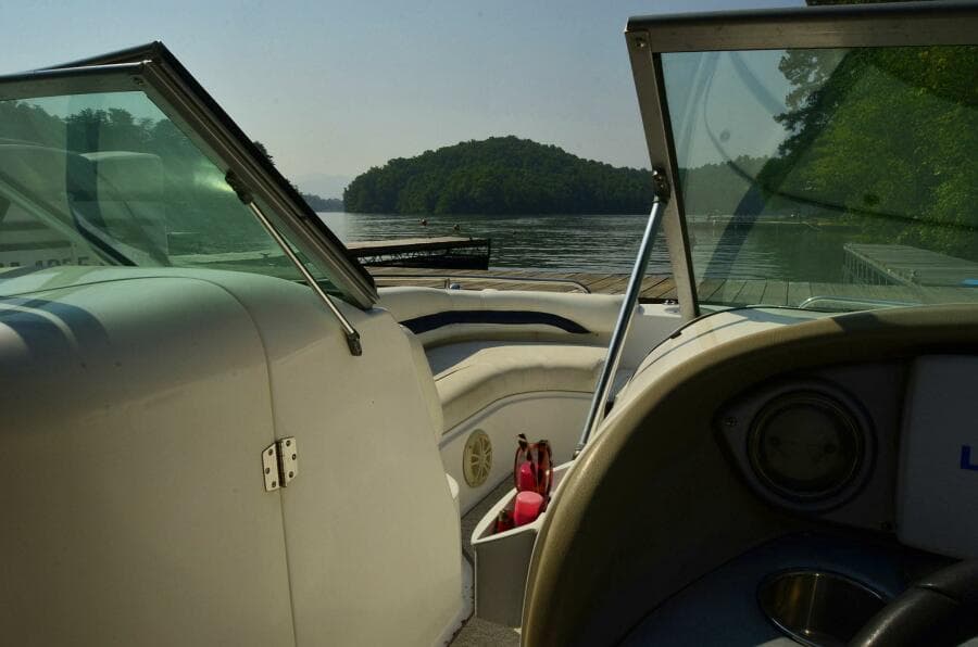 2011 Hurricane SunDeck 217 OB