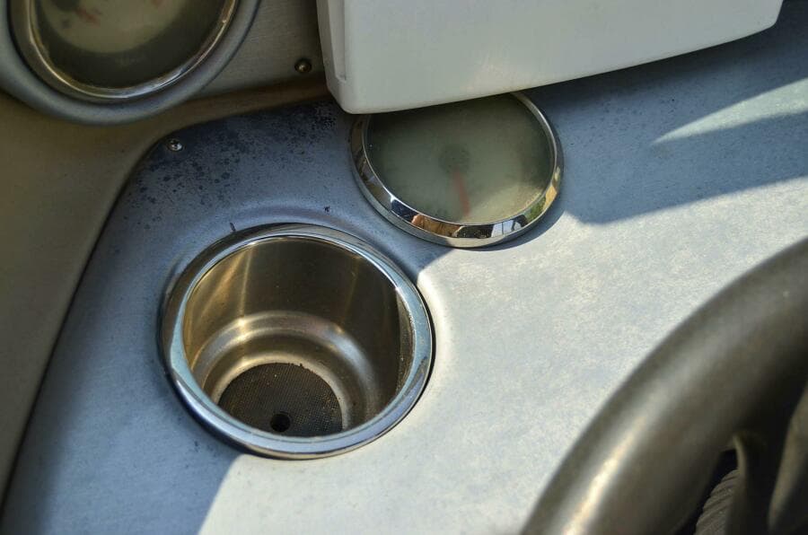 2011 Hurricane SunDeck 217 OB