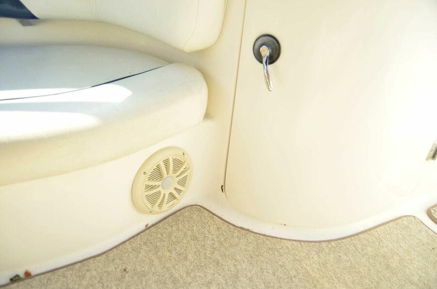 2011 Hurricane SunDeck 217 OB