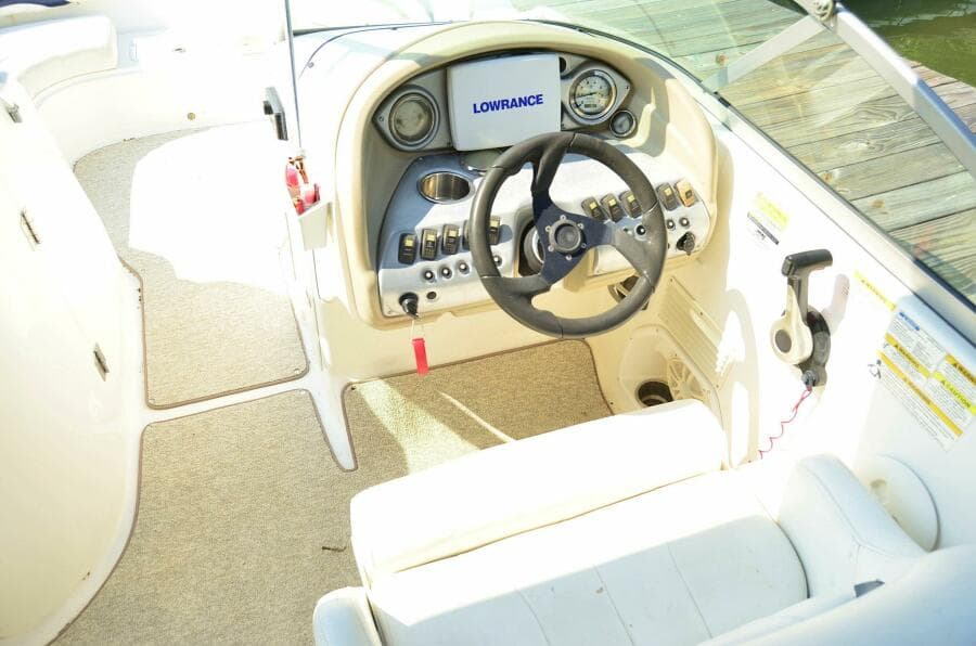 2011 Hurricane SunDeck 217 OB