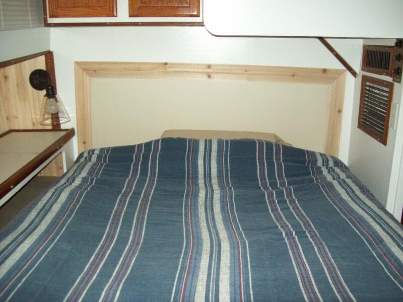 1979 Chris-Craft Catalina 350