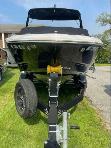 2022 Chaparral 23 SURF