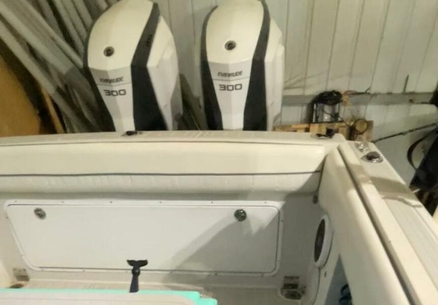 1990 Wellcraft Scarab 30 Cuddy