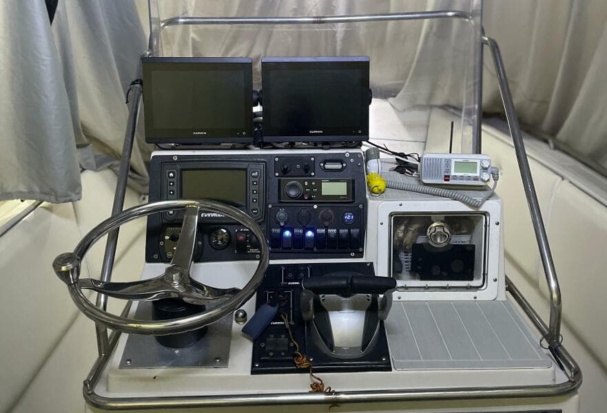 1990 Wellcraft Scarab 30 Cuddy