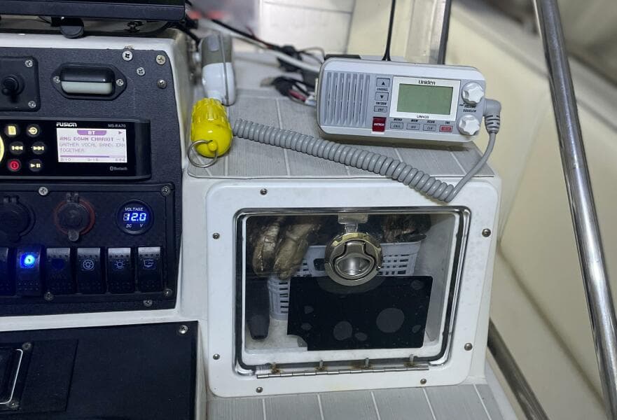 1990 Wellcraft Scarab 30 Cuddy