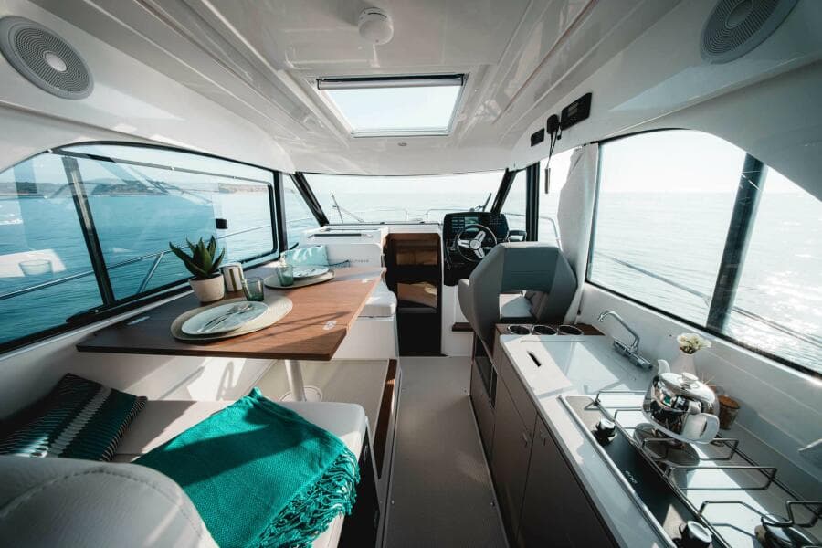 2025 BENETEAU Antares 9