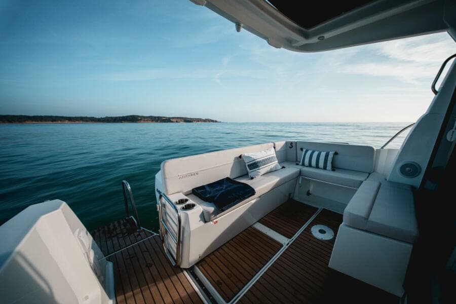 2025 BENETEAU Antares 9