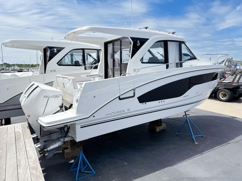 2025 Beneteau Antares 9 V2