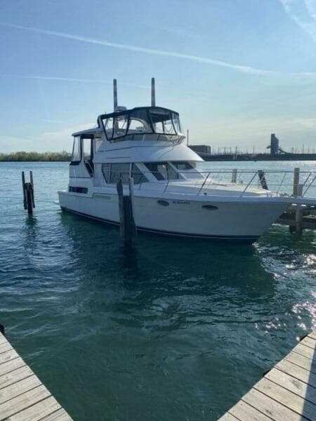1998 Carver 400 Cockpit Motor Yacht