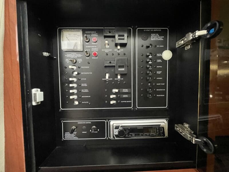 2005 Monterey 322 Cruiser