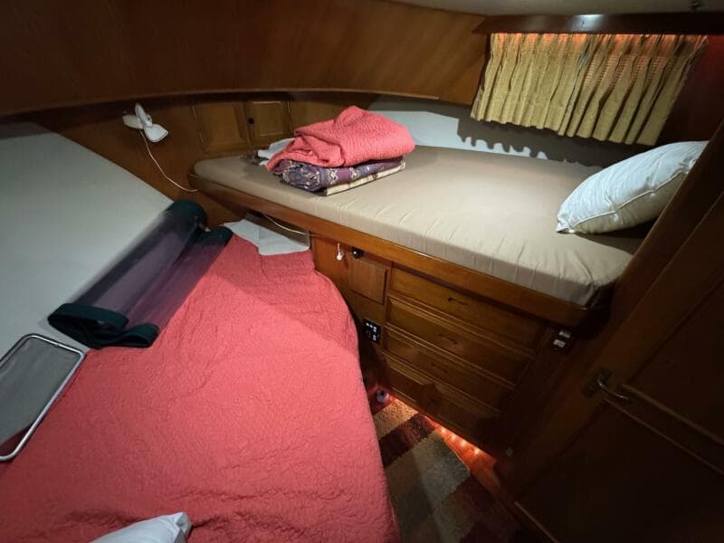 64 1991 Ocean Alexander 456 Knot Yet Forward Stateroom