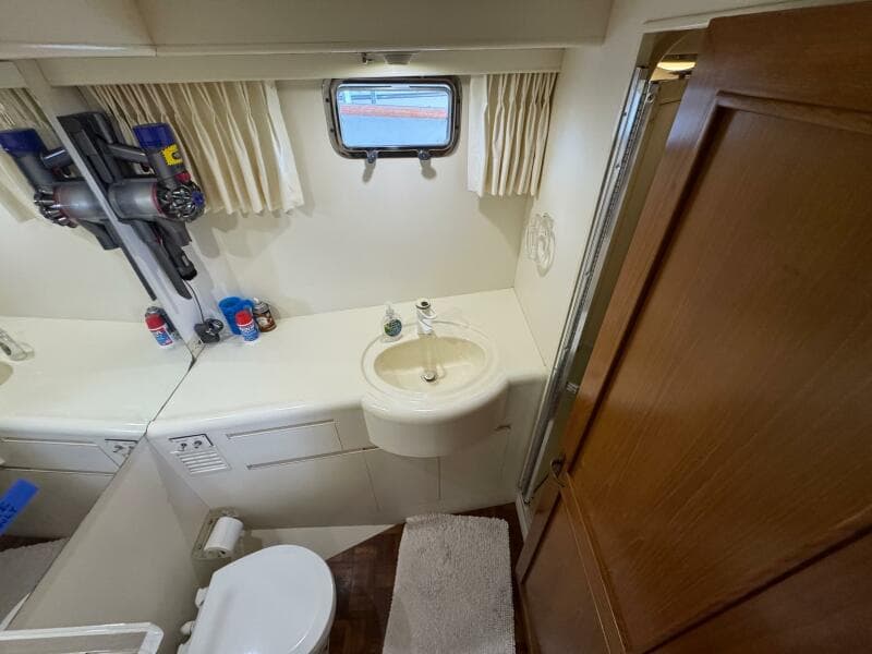 68 1991 Ocean Alexander 456 Knot Yet Forward Head