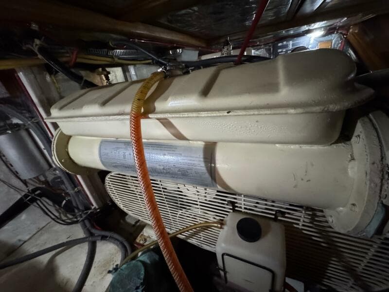 83 1991 Ocean Alexander 456 Knot Yet Engine Room