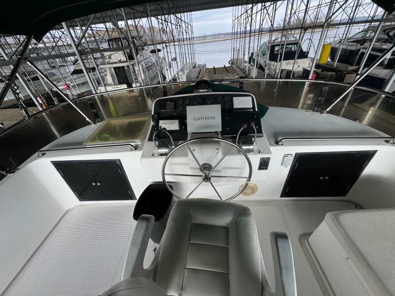 22 1991 Ocean Alexander 456 Knot Yet Flybridge Helm 2