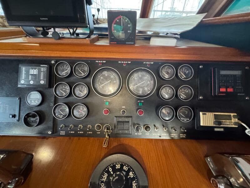 28 1991 Ocean Alexander 456 Knot Yet Lower Helm