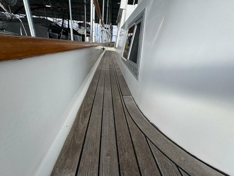 10 1991 Ocean Alexander 456 Knot Yet Port Decks 3