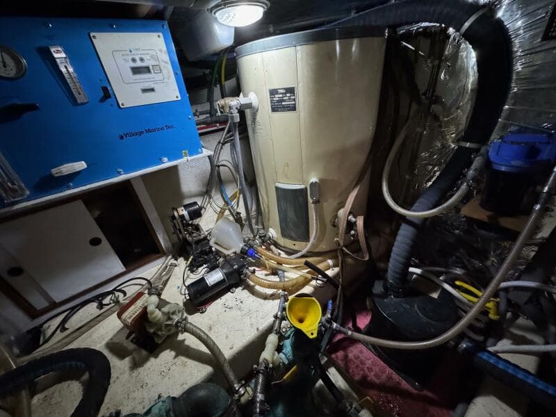 92 1991 Ocean Alexander 456 Knot Yet Water Heater