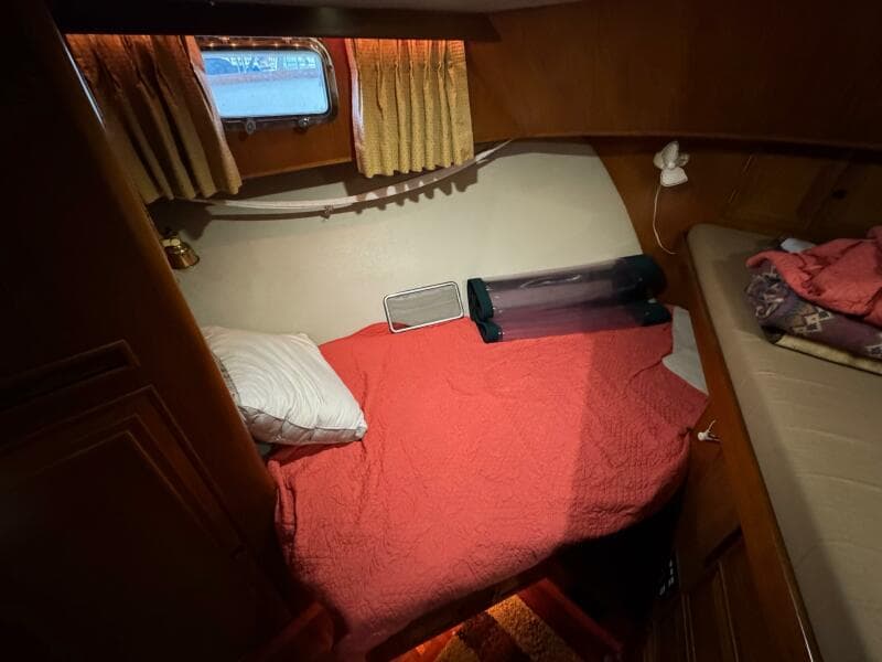 63 1991 Ocean Alexander 456 Knot Yet Forward Stateroom