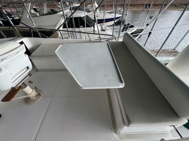21 1991 Ocean Alexander 456 Knot Yet Flybridge Table