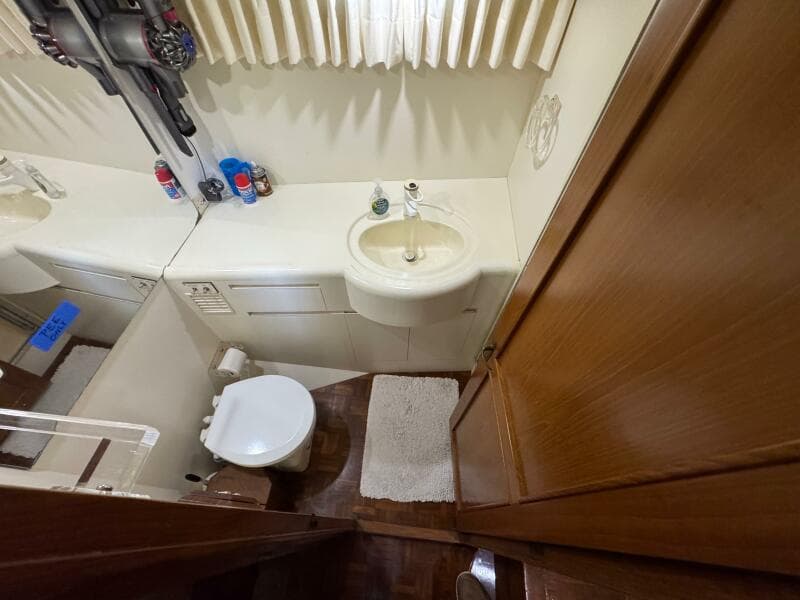 67 1991 Ocean Alexander 456 Knot Yet Forward Head