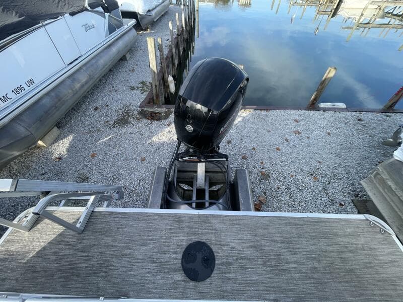 2024 Godfrey Sweetwater 2286 Split Bench