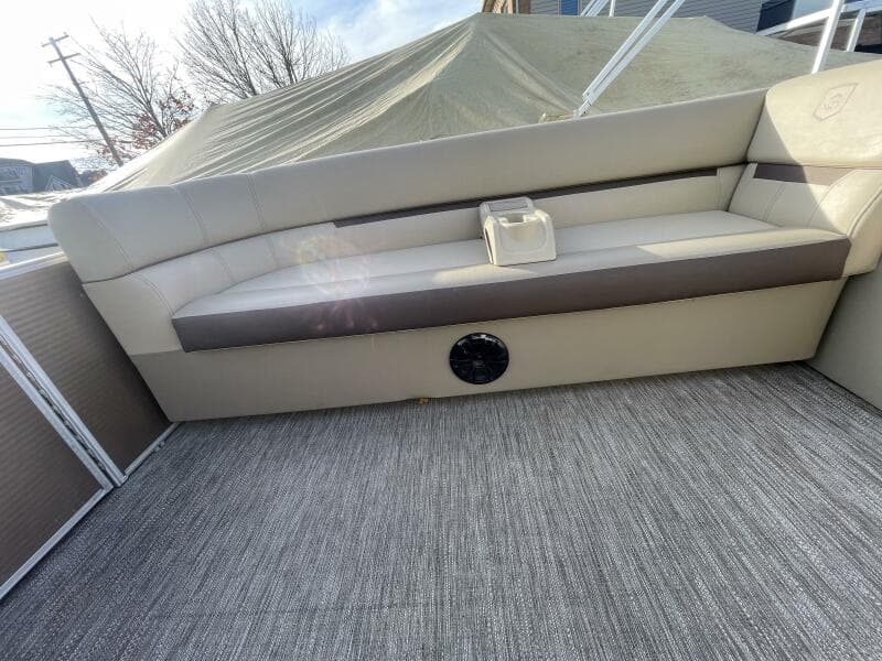 2024 Godfrey Sweetwater 2286 Split Bench