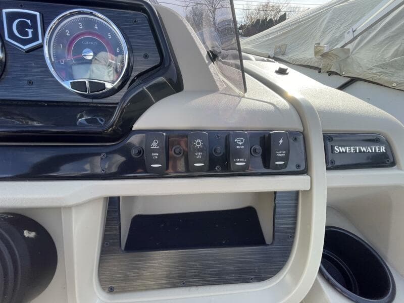 2024 Godfrey Sweetwater 2286 Split Bench