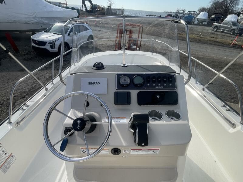 2024 Boston Whaler 210 Montauk