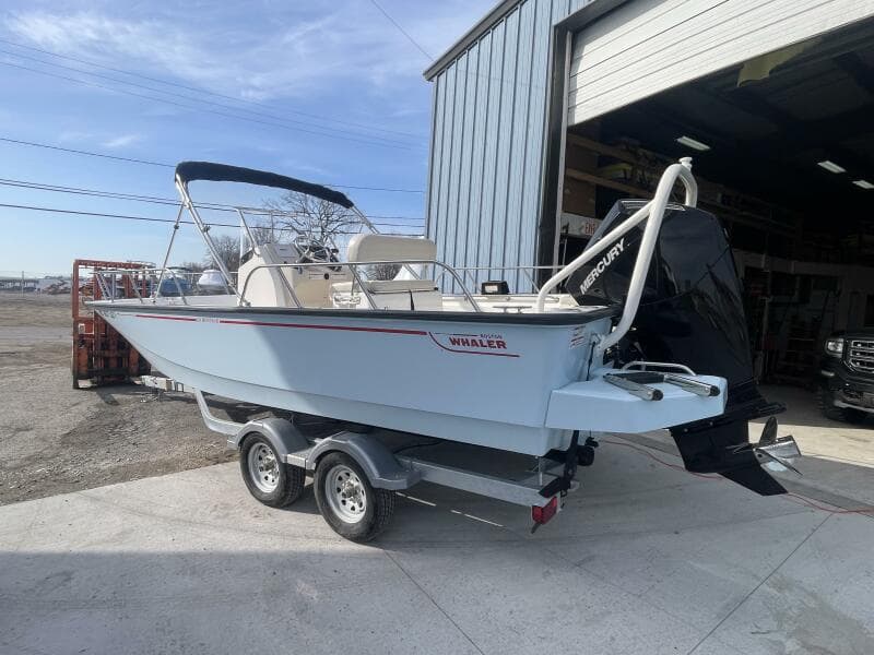 2024 Boston Whaler 210 Montauk