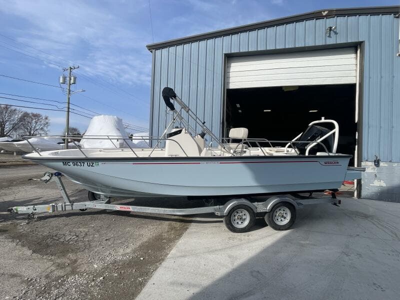 2024 Boston Whaler 210 Montauk