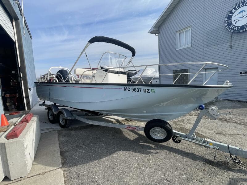 2024 Boston Whaler 210 Montauk