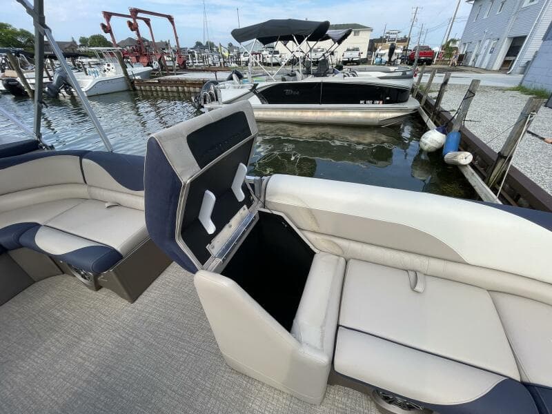 2023 Tahoe Pontoon LTZ 2385 Rear Fish