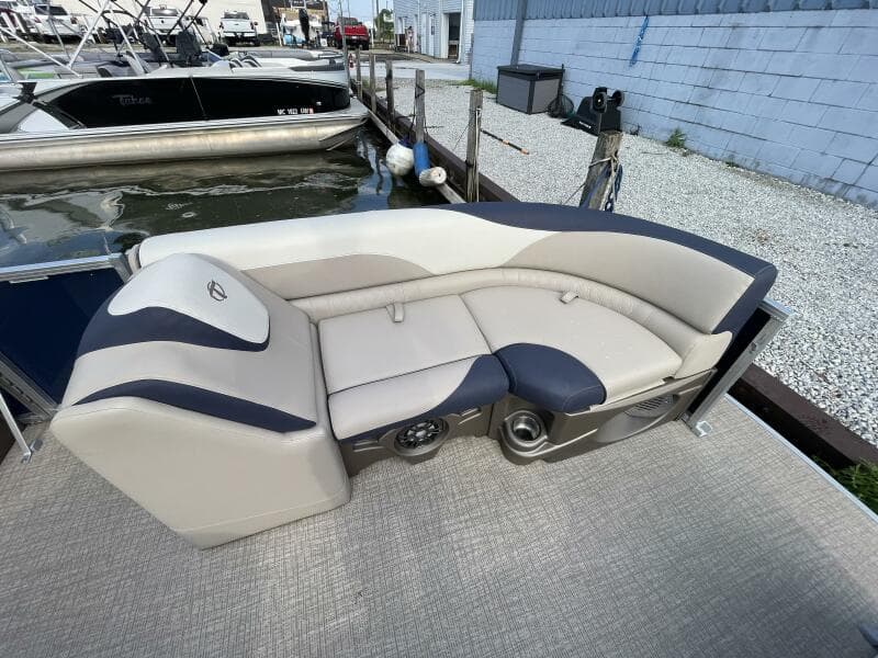 2023 Tahoe Pontoon LTZ 2385 Rear Fish