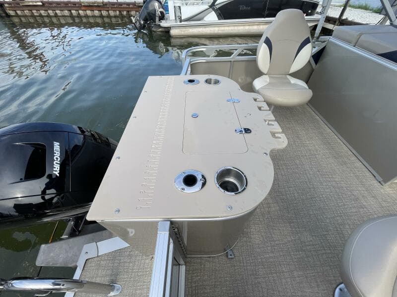 2023 Tahoe Pontoon LTZ 2385 Rear Fish