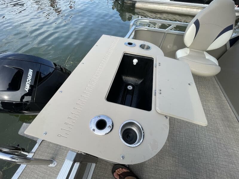2023 Tahoe Pontoon LTZ 2385 Rear Fish