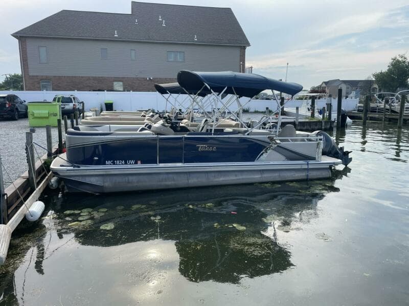2023 Tahoe Pontoon LTZ 2385 Rear Fish