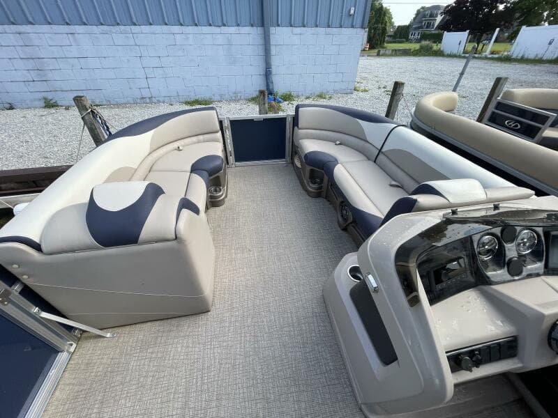 2023 Tahoe Pontoon LTZ 2385 Rear Fish