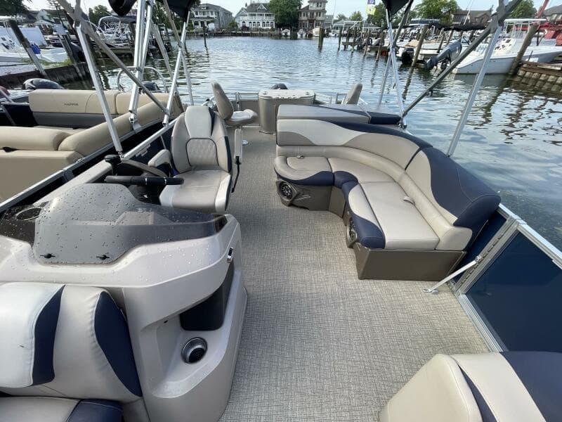 2023 Tahoe Pontoon LTZ 2385 Rear Fish